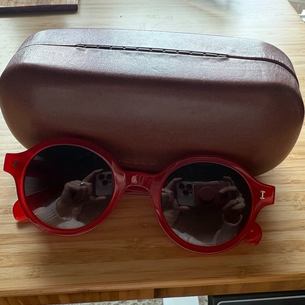 RARE RED MET x Illesteva Sunglasses - Picture 2 of 8